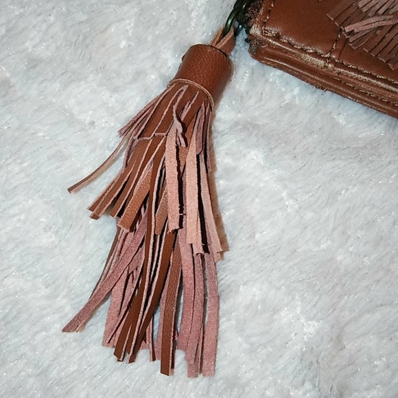 Holding Horses 🐎 💜Clutch💙 - Picture 5 of 7